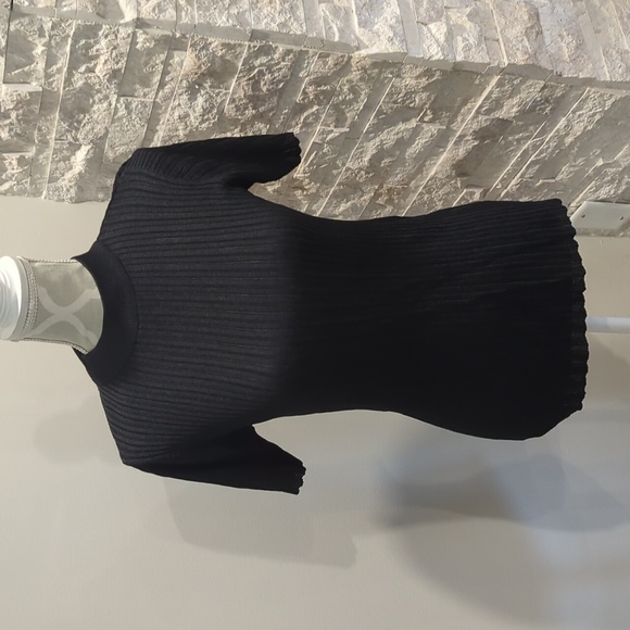 nima by aby saltiel Tops - Nima by Aby Saltiel black 100%silk pattern turtle neck